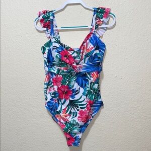 Fashion Women's One Piece White And Floral Swimsuit. NWT. Size XL.
